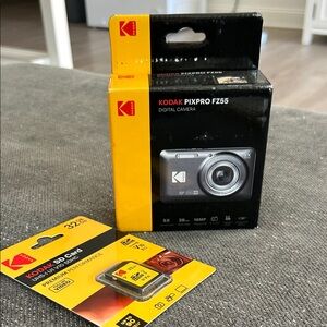 Kodak PIXPRO FZ55 Digital Camera and 32 GB SD Card